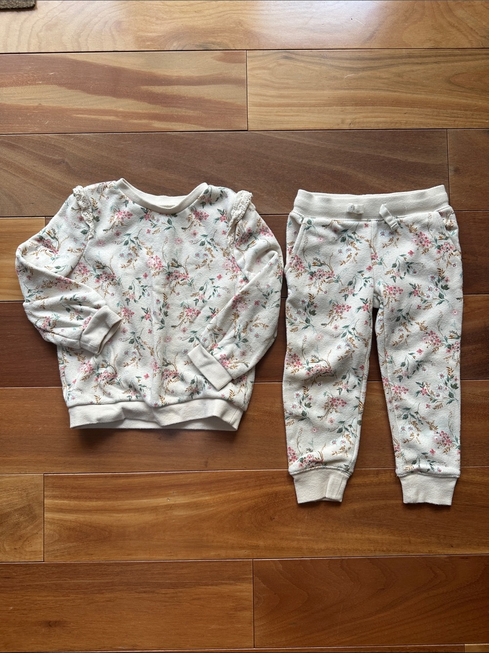 OshKosh B'gosh Cream Floral Girls' Set - Top & Jogger Pants 2T